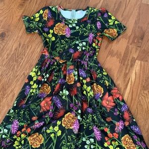 🛍🎀SALE!!! All must go!🎀 LulaRoe flowered Amelia